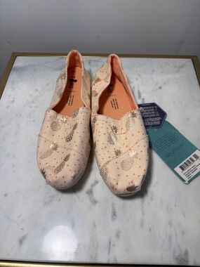 Women's Toms Classic Rose Gold Pineapple Print Slip-On Flats - Sz 5 - NWT